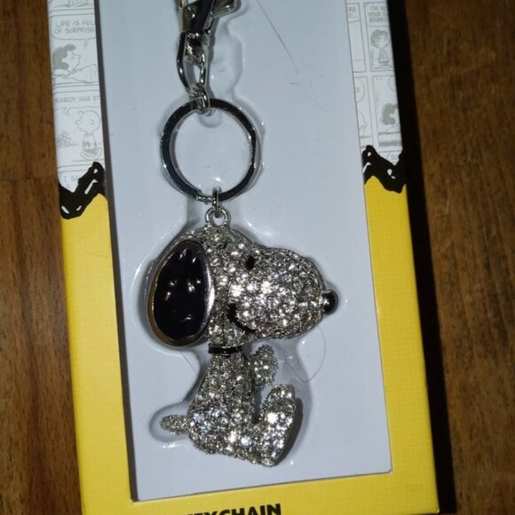 Peanuts Snoopy Bling Pave Crystal Rhinestone Keychain Bag Charm - NIB - Picture 1 of 2